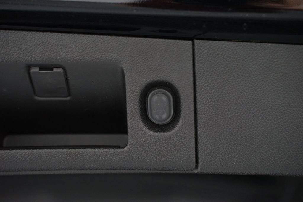 Used 2016 GMC Yukon Denali w/ Open Road Package image 39