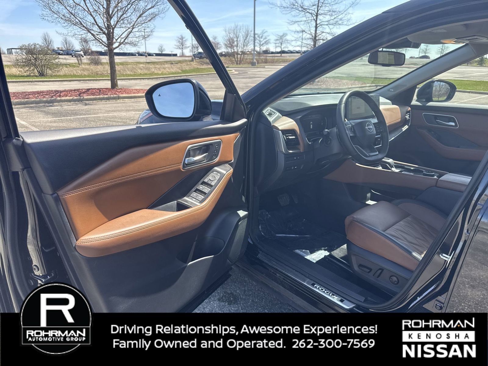 Used 2025 Nissan Rogue Platinum w/ Platinum Premium Package AWD/4WD image 11