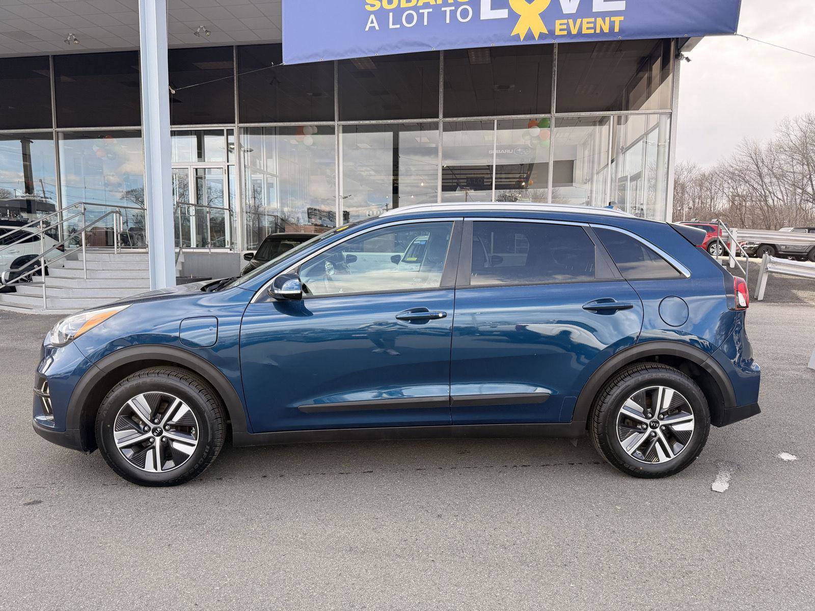 Used 2020 Kia Niro EX image 2