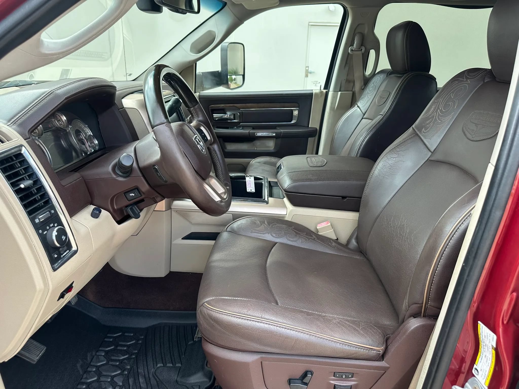Used 2015 RAM 3500 Laramie Longhorn AWD/4WD image 18