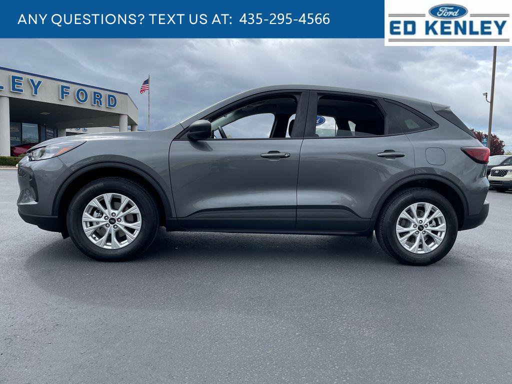 Used 2025 Ford Escape Active w/ Active Premium Tech Pack image 2