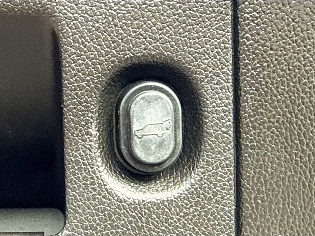 Used 2019 Cadillac Escalade Premium Luxury image 14