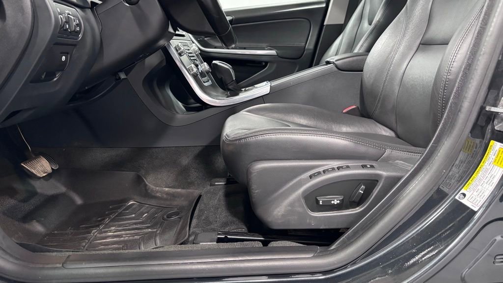 Used 2015 Volvo V60 T5 Premier image 11
