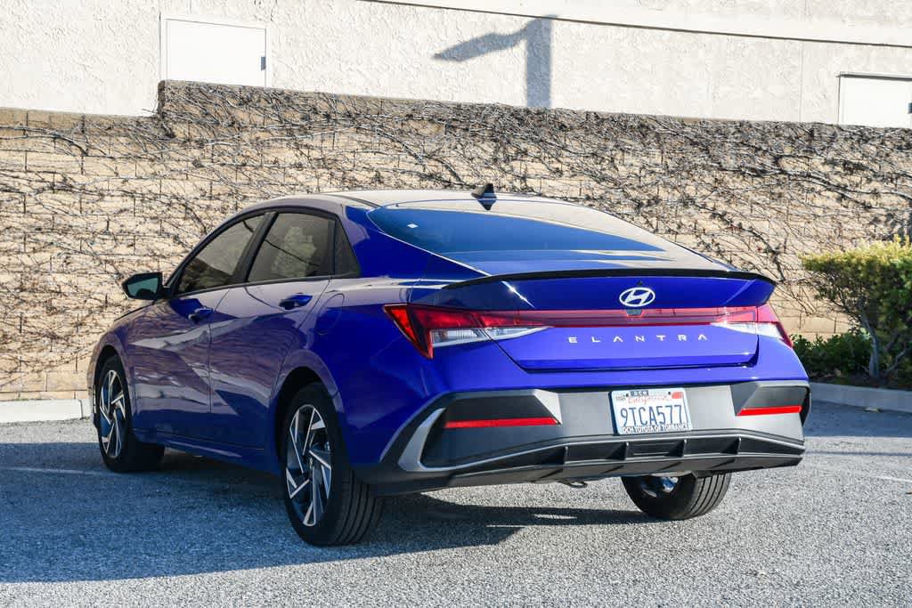 Used 2025 Hyundai Elantra Sport FWD image 9