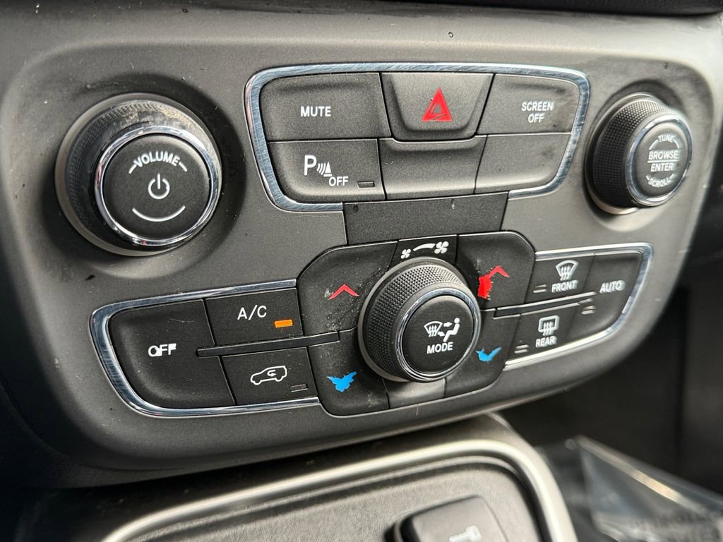 Used 2018 Jeep Compass Latitude w/ Popular Equipment Group FWD image 17