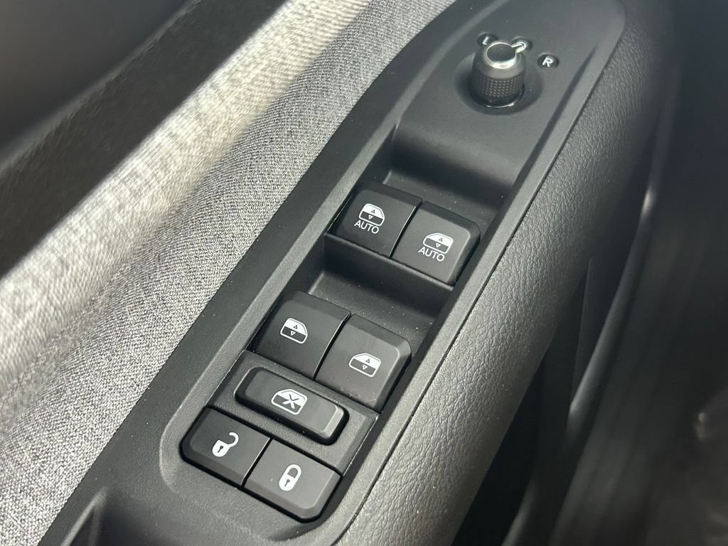 Used 2025 Jeep Compass Latitude AWD/4WD image 13