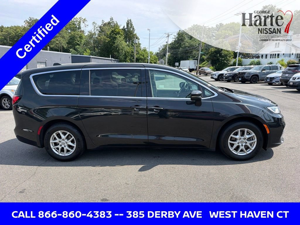 Used 2023 Chrysler Pacifica Touring-L FWD image 4