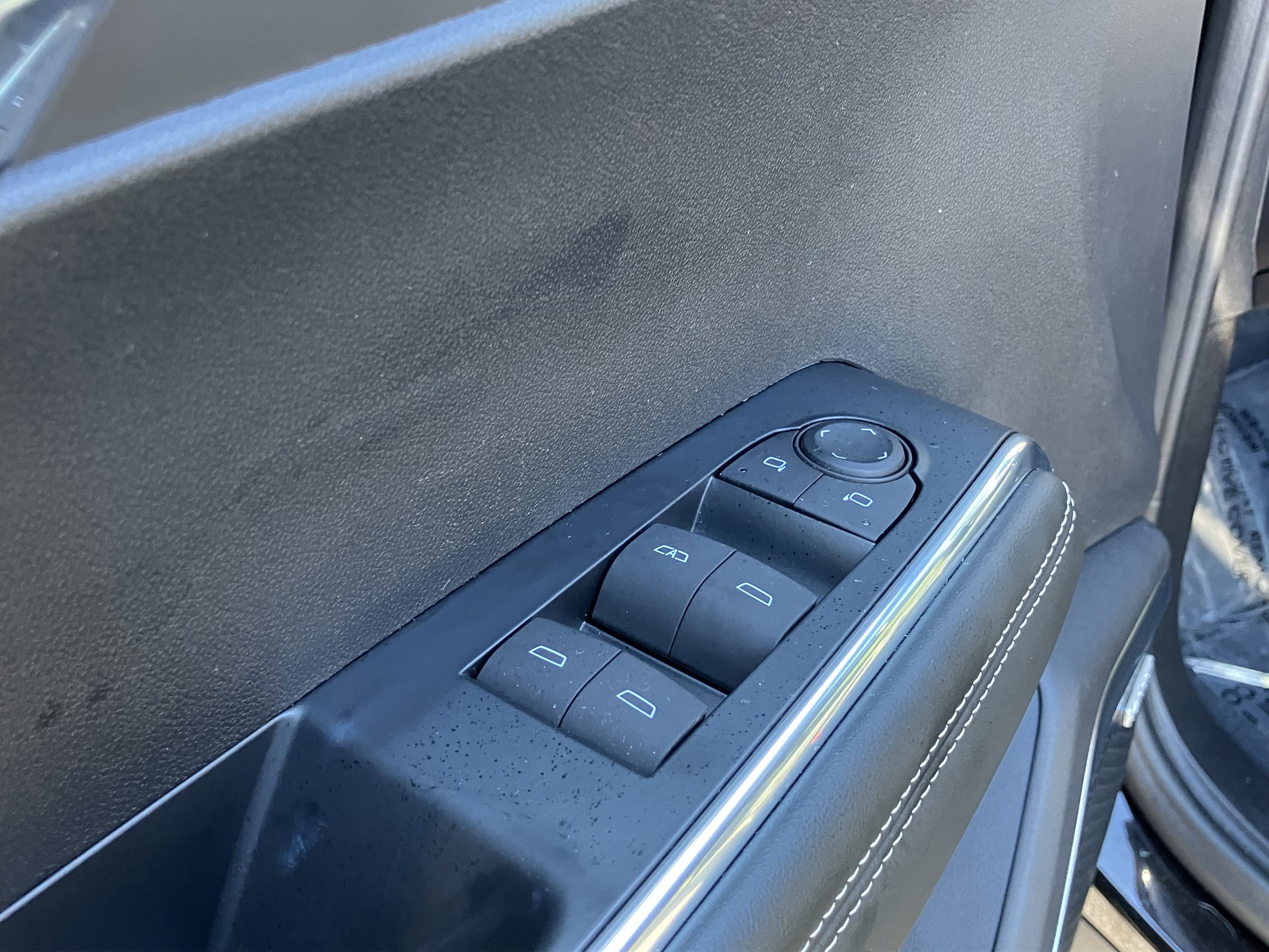 Used 2024 GMC Acadia Elevation image 15