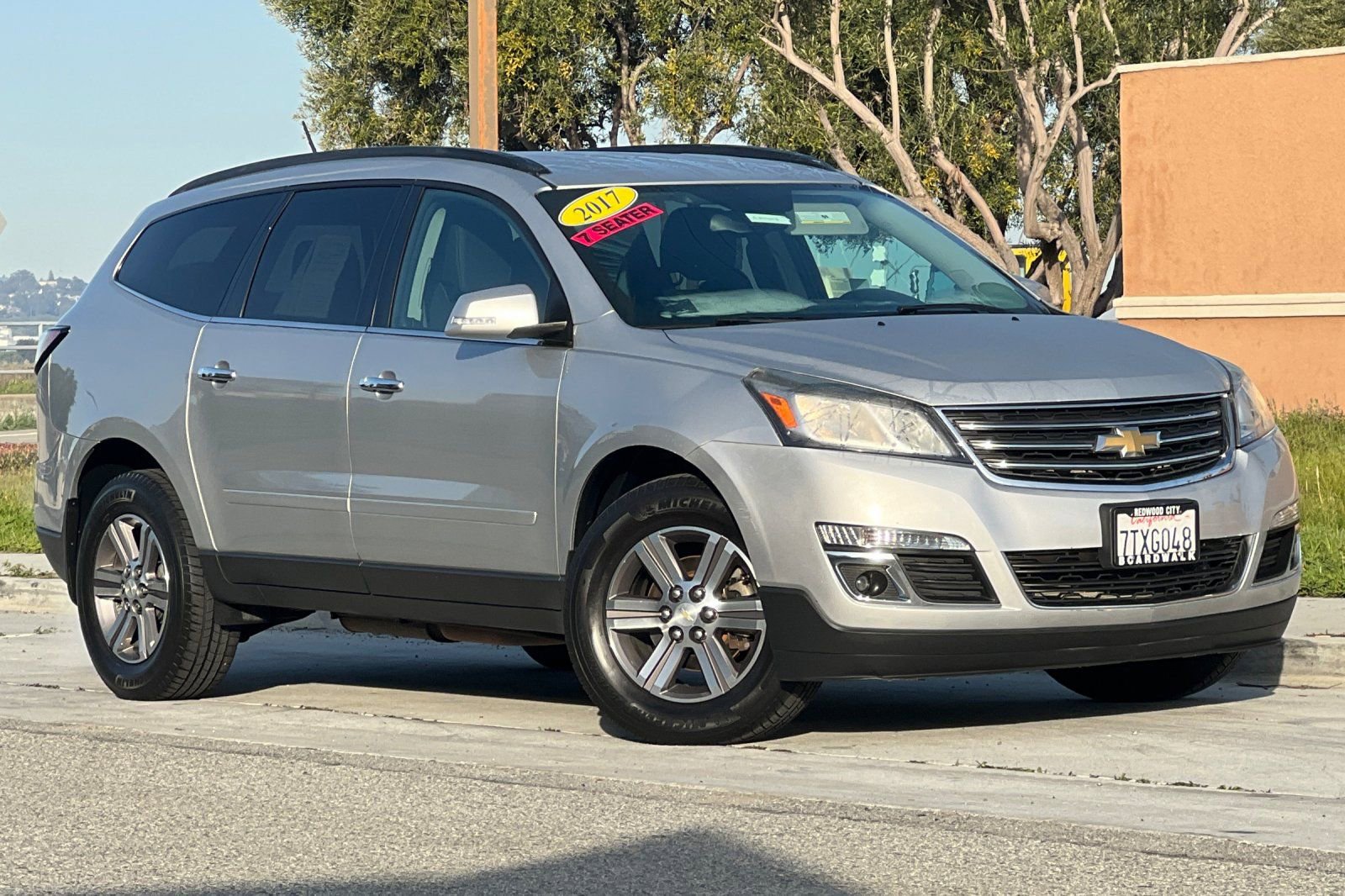Used 2017 Chevrolet Traverse LT image 2