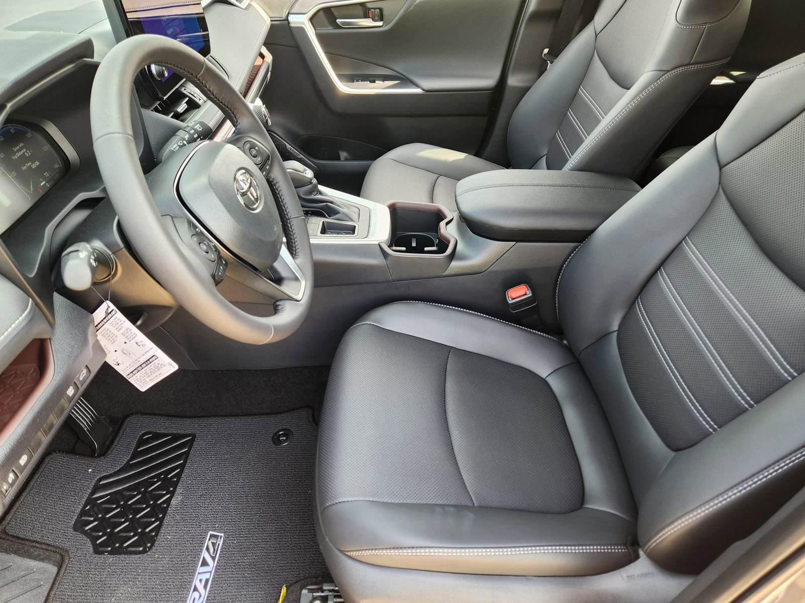 Used 2025 Toyota RAV4 Limited image 12