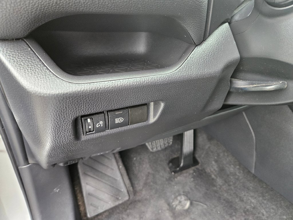 Used 2022 Toyota RAV4 LE AWD/4WD image 22