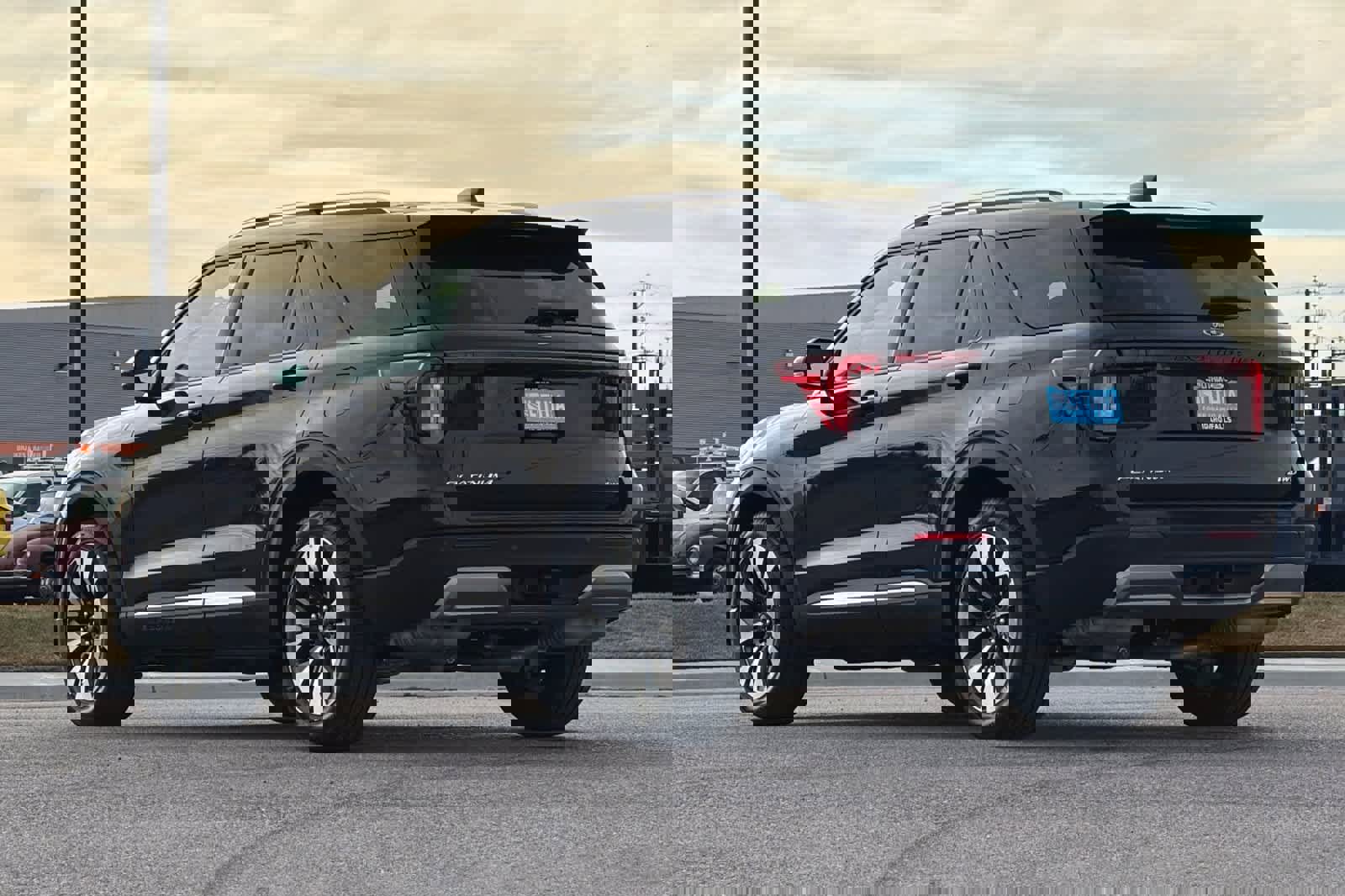 Certified 2025 Ford Explorer Platinum w/ LUX Leather Package image 6