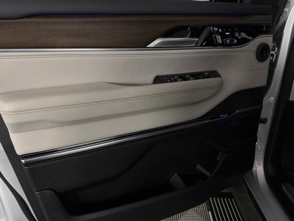 Certified 2025 Jeep Grand Wagoneer 4WD image 27