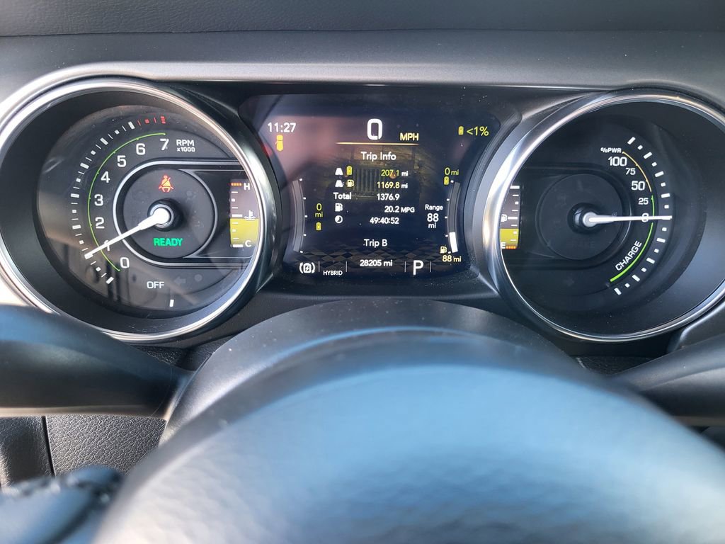 Used 2023 Jeep Wrangler Unlimited w/ Sun & Screen Package image 16