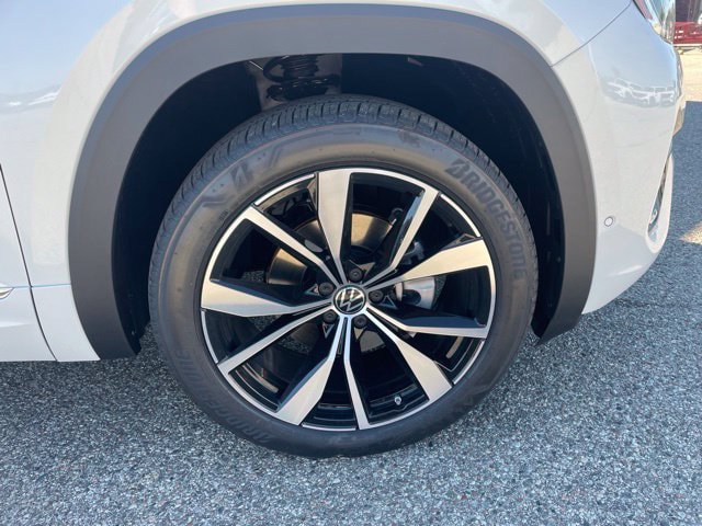 New 2026 Volkswagen Atlas Cross Sport SEL Premium R-Line AWD/4WD image 9
