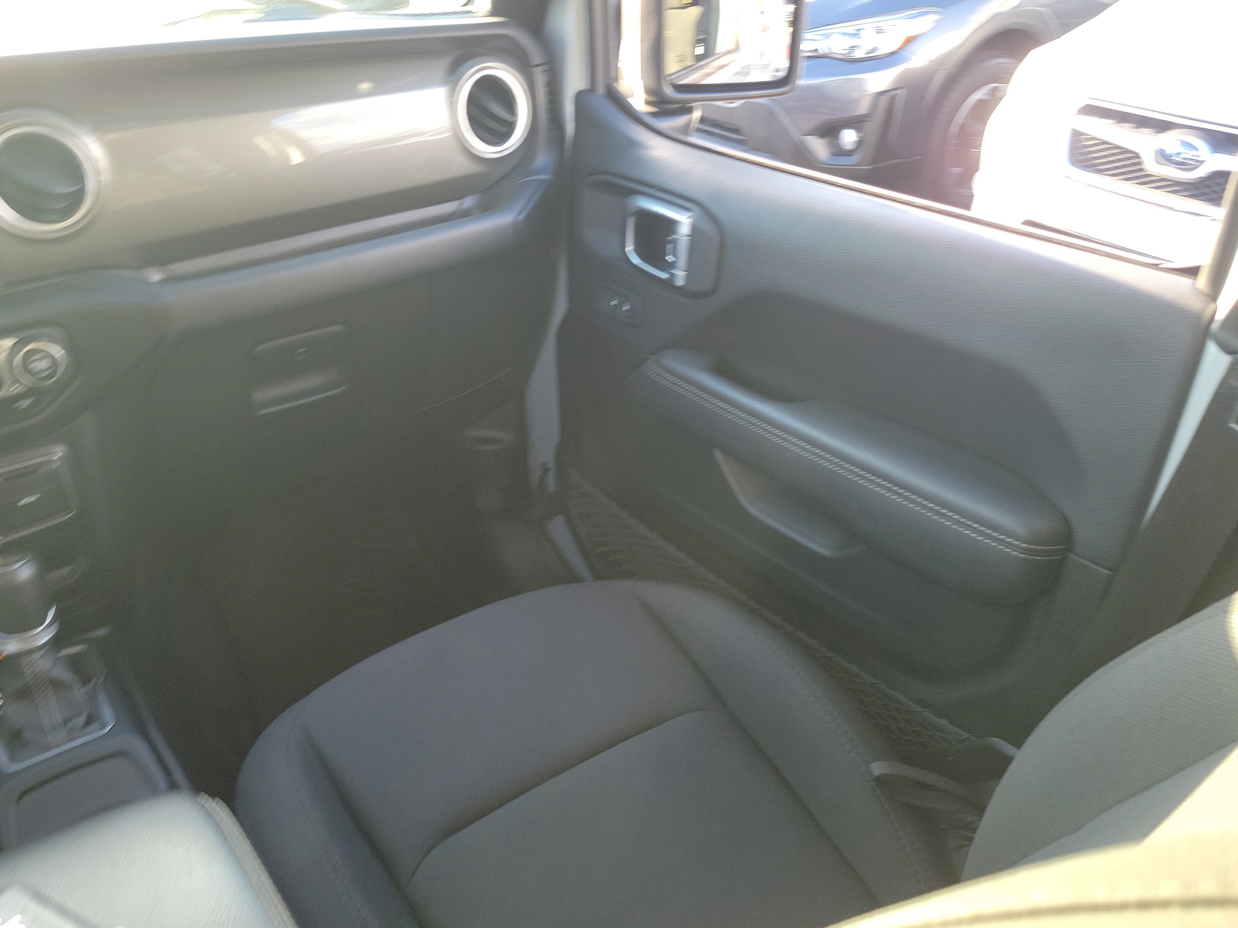 Used 2023 Jeep Wrangler Sahara image 16