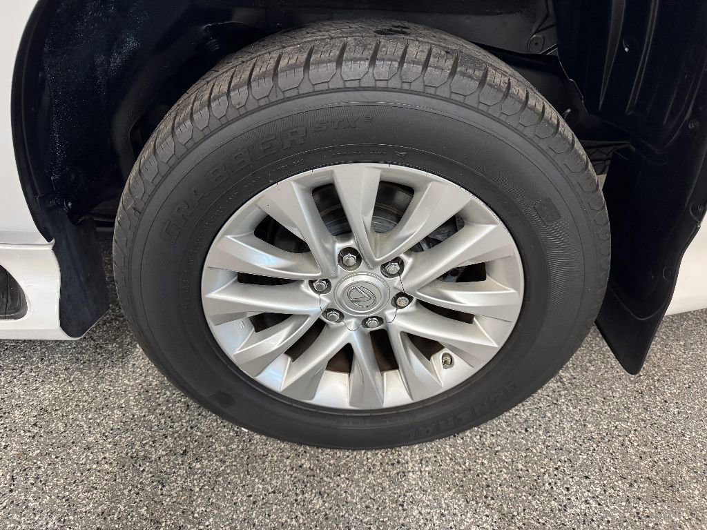 Used 2017 Lexus GX 460 Premium w/ Premium Package image 14