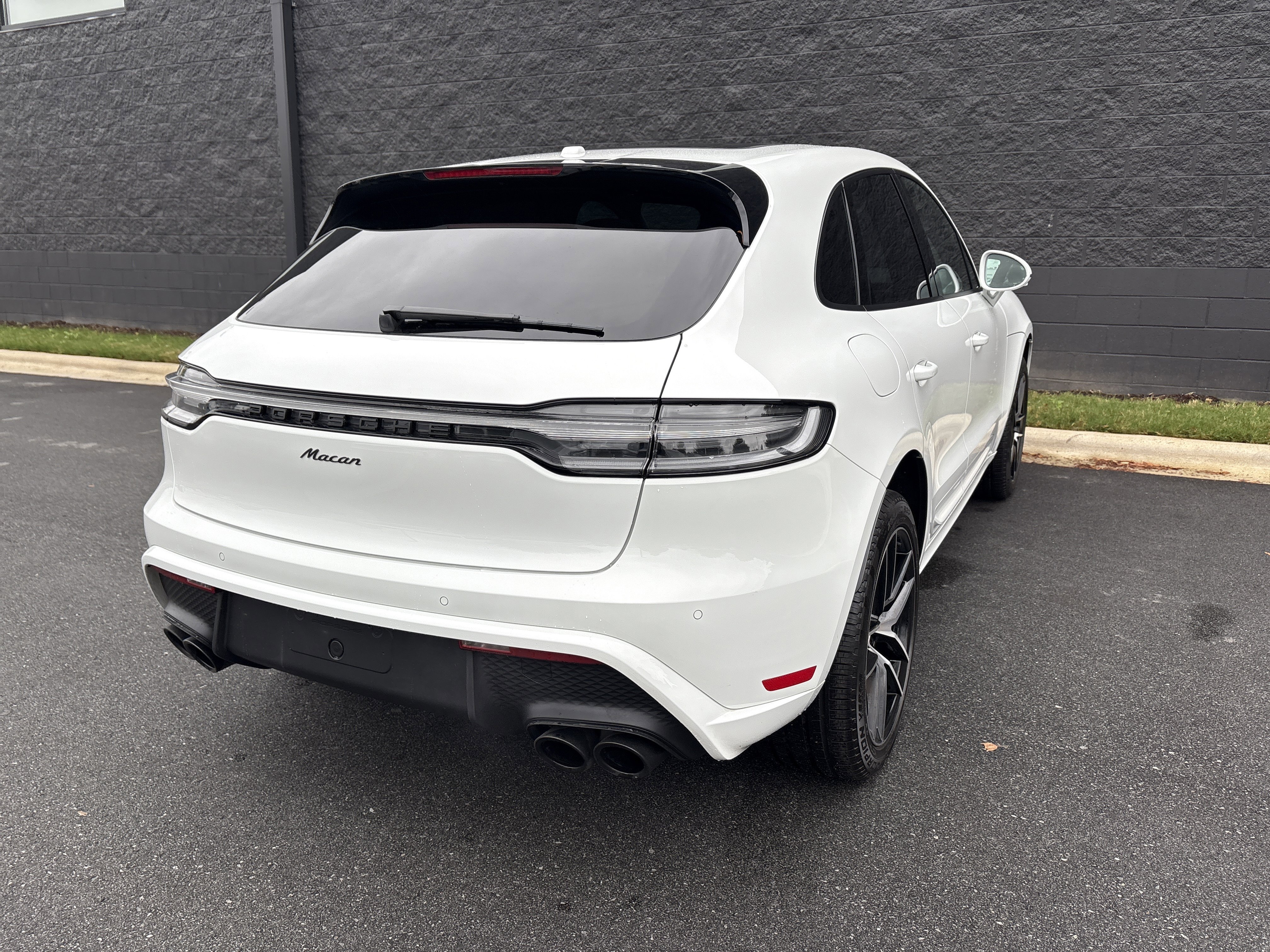 Certified 2025 Porsche Macan image 7