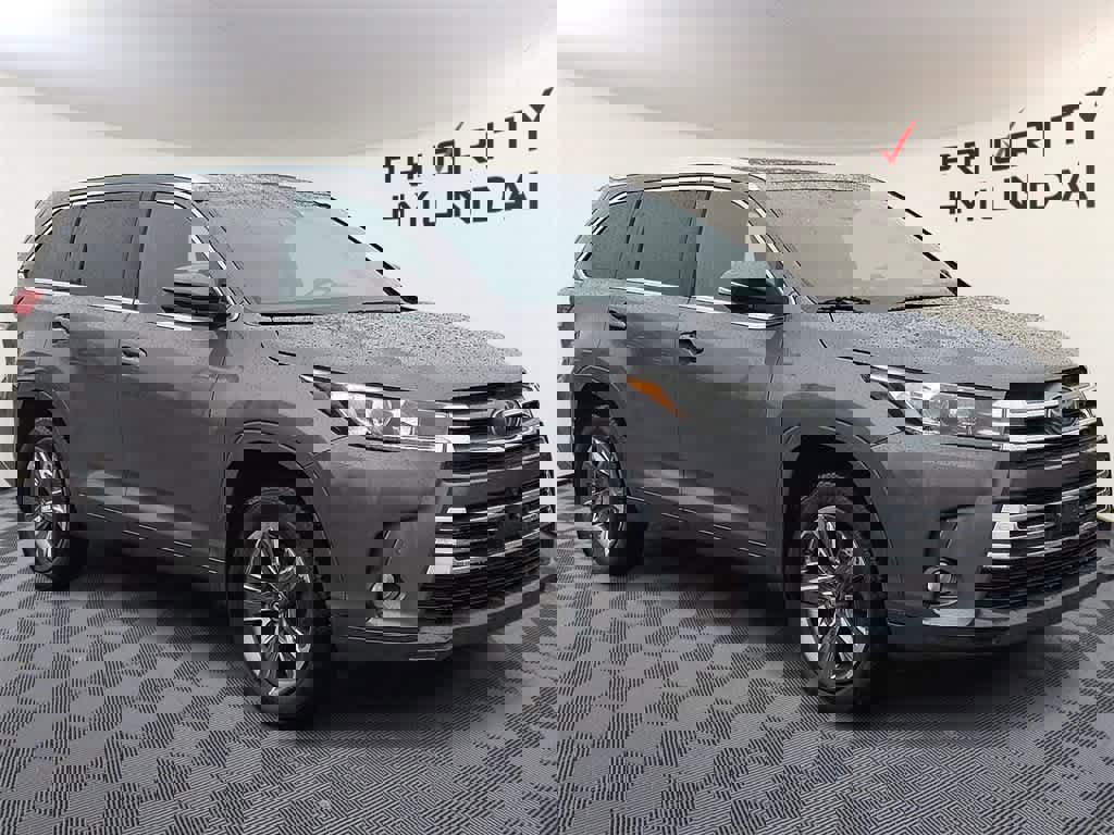 Used 2017 Toyota Highlander Limited Platinum image 3