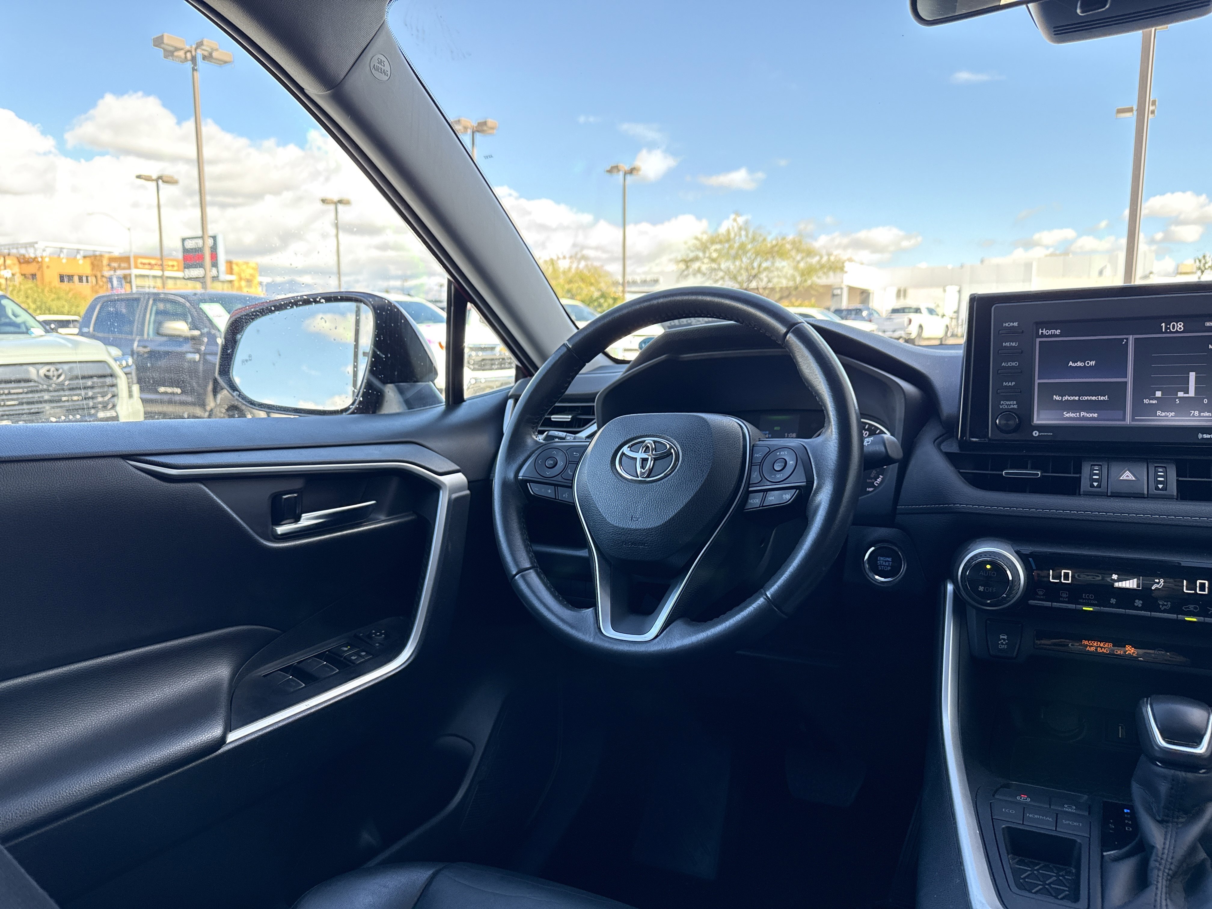 Used 2022 Toyota RAV4 XLE Premium image 21