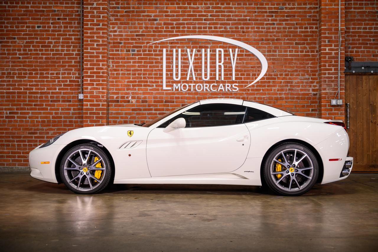 Used 2014 Ferrari California RWD image 5