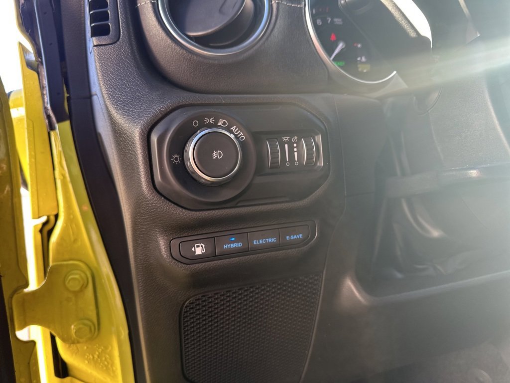 Used 2022 Jeep Wrangler Unlimited Sahara w/ Cold Weather Group image 11