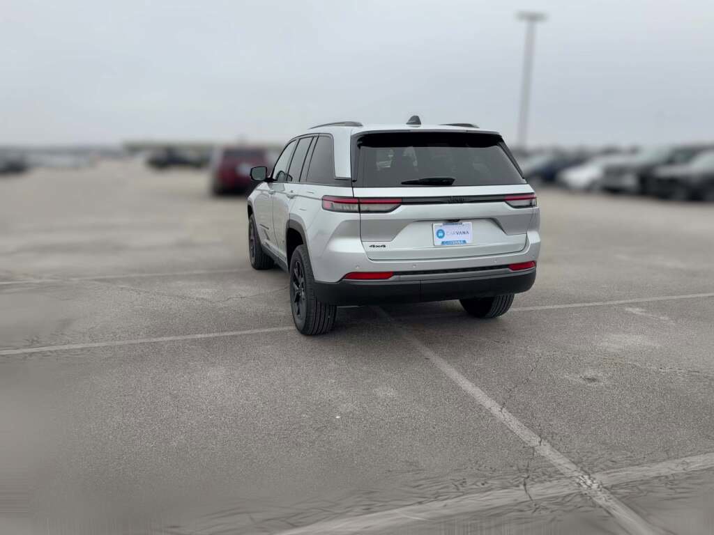 New 2026 Jeep Grand Cherokee Altitude image 9