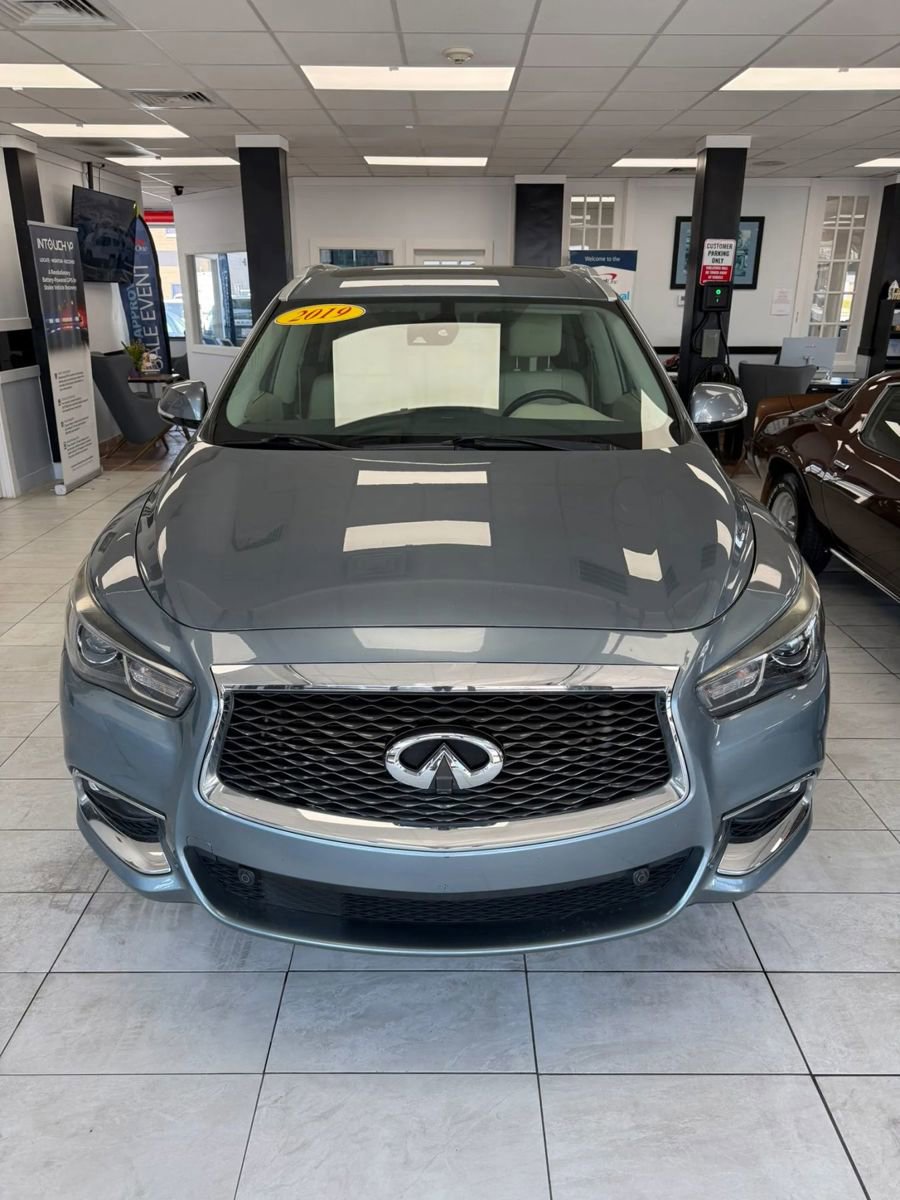 Used 2019 INFINITI QX60 Luxe w/ Essential Package image 2