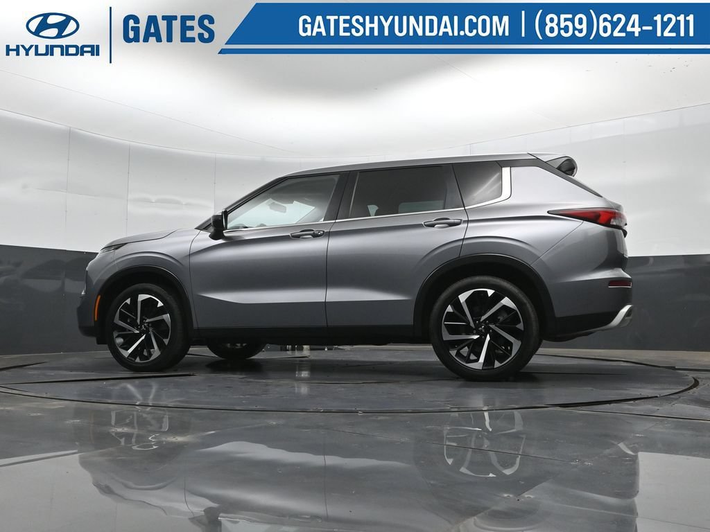 Used 2023 Mitsubishi Outlander SE FWD image 47