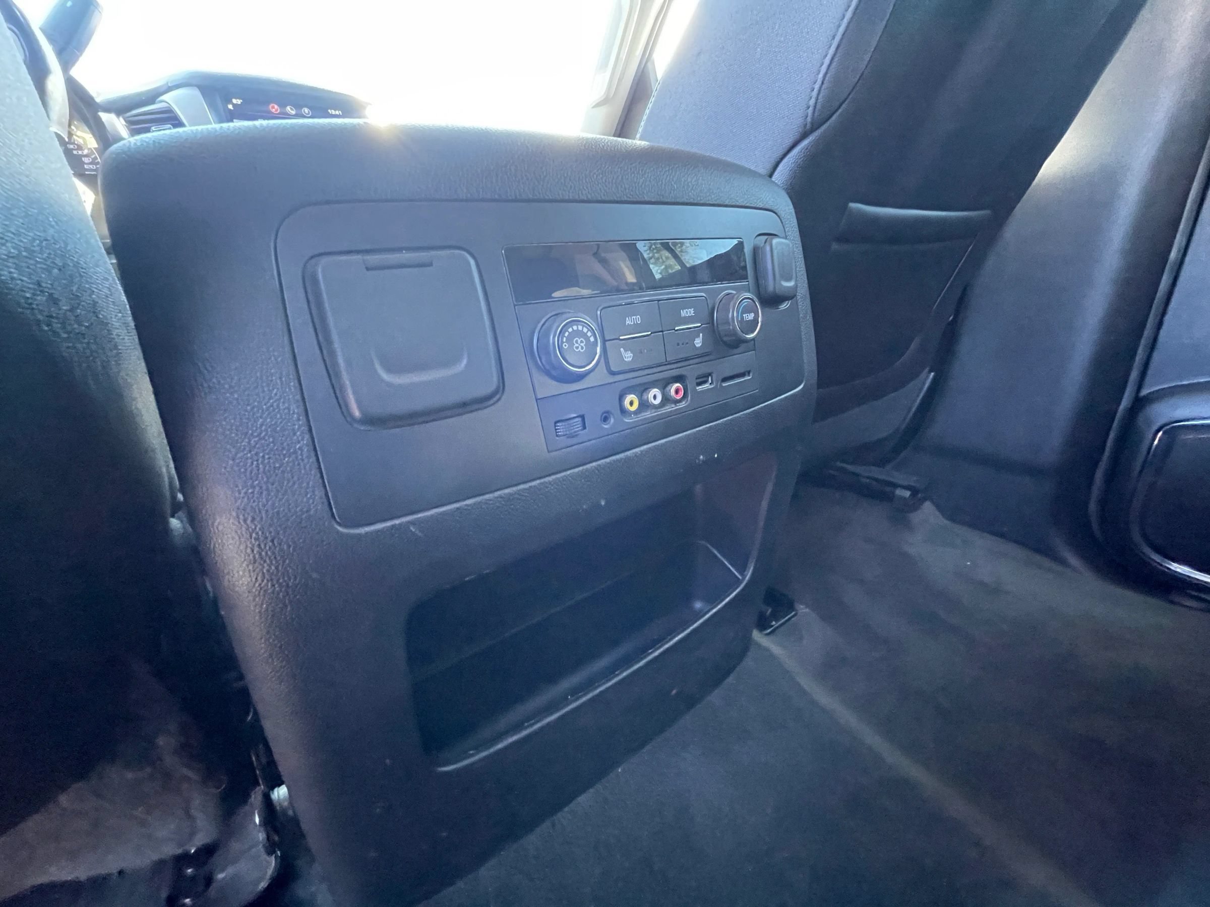 Used 2015 GMC Yukon SLE w/ HD Trailering Package AWD/4WD image 21