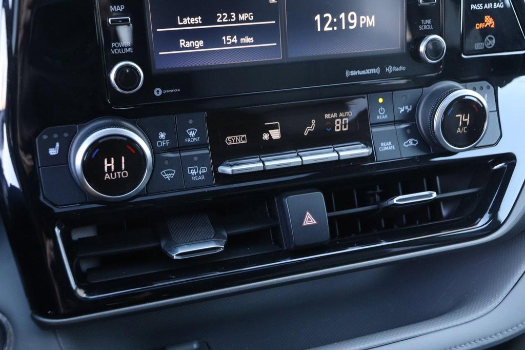 Used 2022 Toyota Highlander XLE image 19