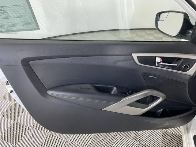Used 2014 Hyundai Veloster w/ Technology Package 03 FWD image 9