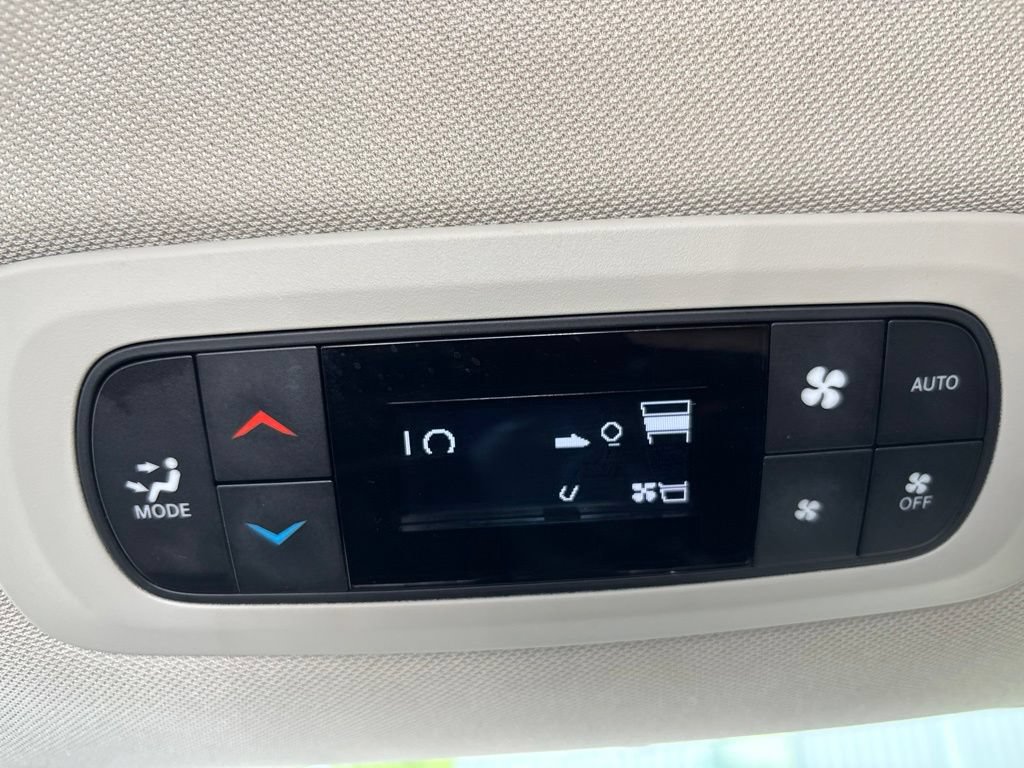 Used 2024 Chrysler Pacifica Touring-L FWD image 18