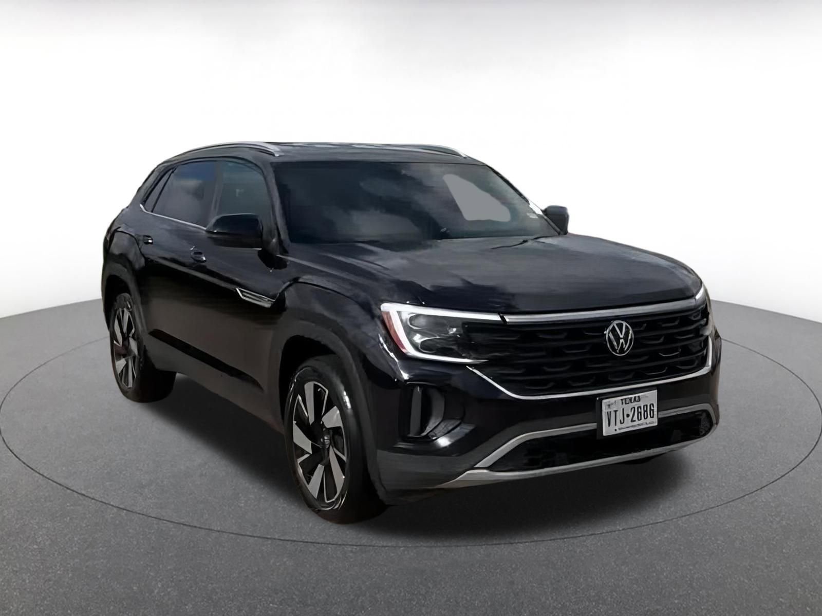 Used 2025 Volkswagen Atlas Cross Sport SE image 2