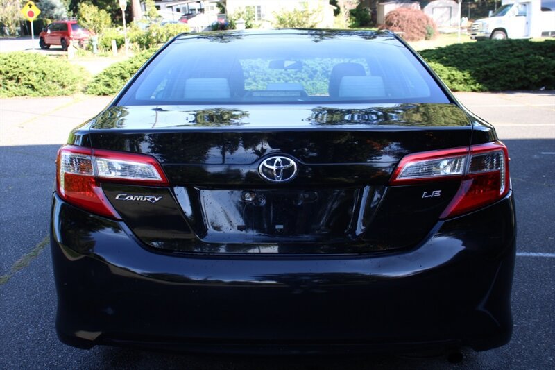 Used 2014 Toyota Camry LE FWD image 11