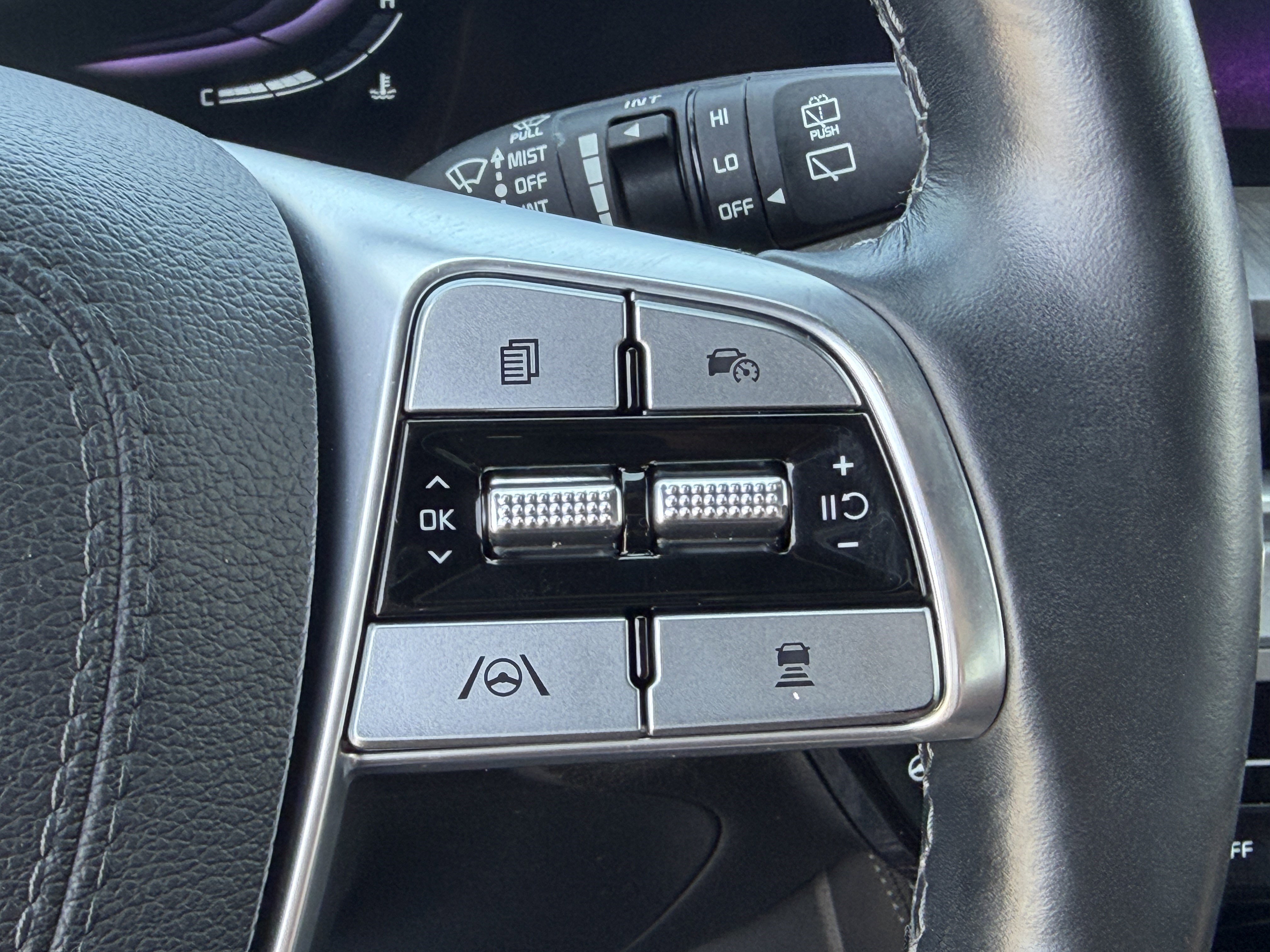 Used 2023 Kia Telluride EX w/ EX Captain's Chair Package image 21