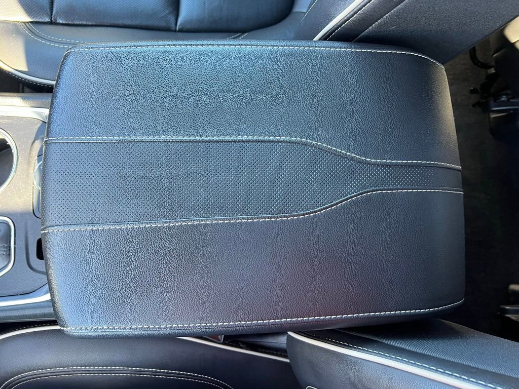 Used 2023 Chevrolet Traverse Premier image 32