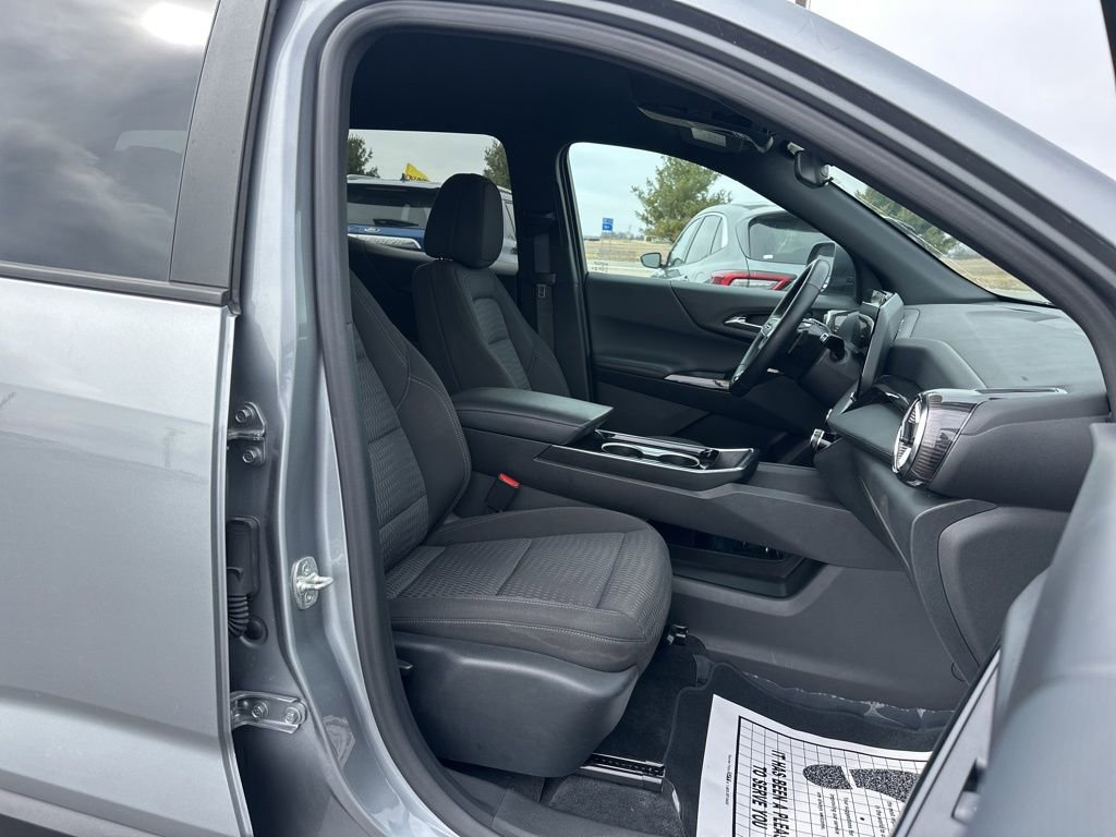 Used 2025 Chevrolet Equinox LT AWD/4WD image 23