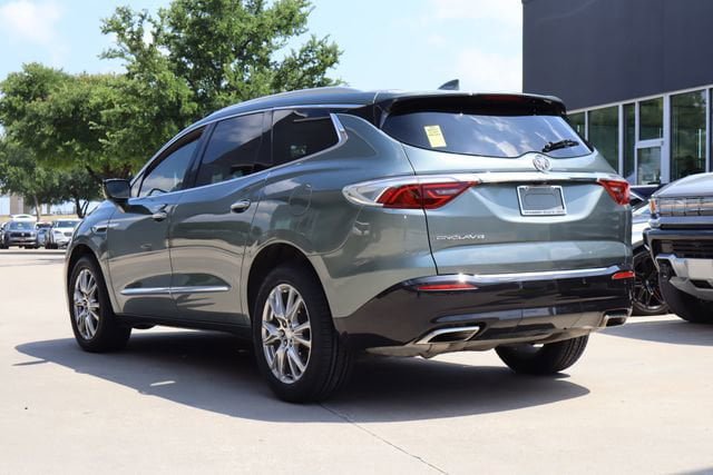 Used 2022 Buick Enclave Essence w/ Experience Buick Package FWD image 3