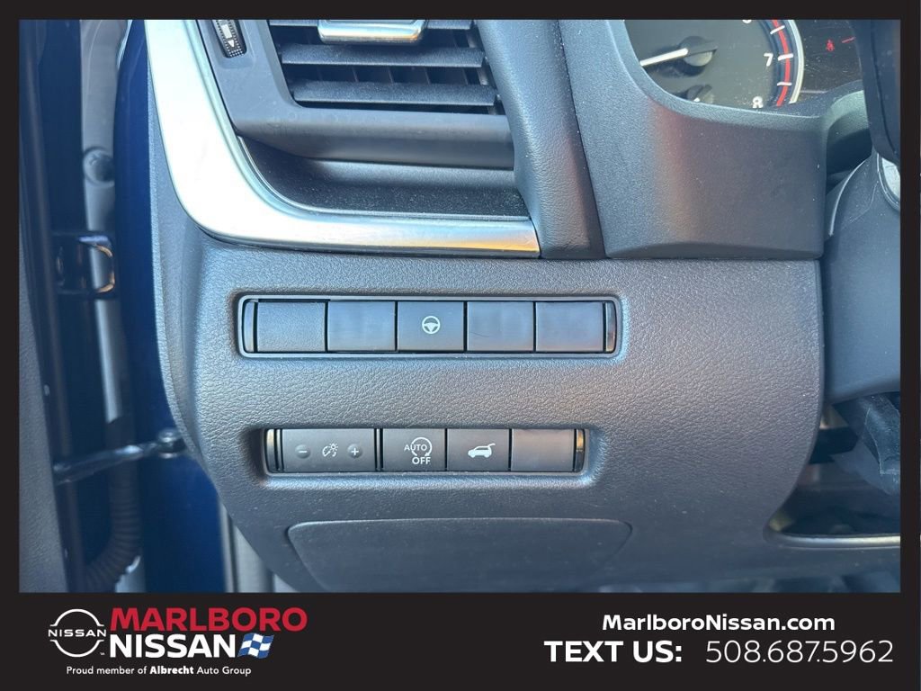 Used 2024 Nissan Rogue SV image 21