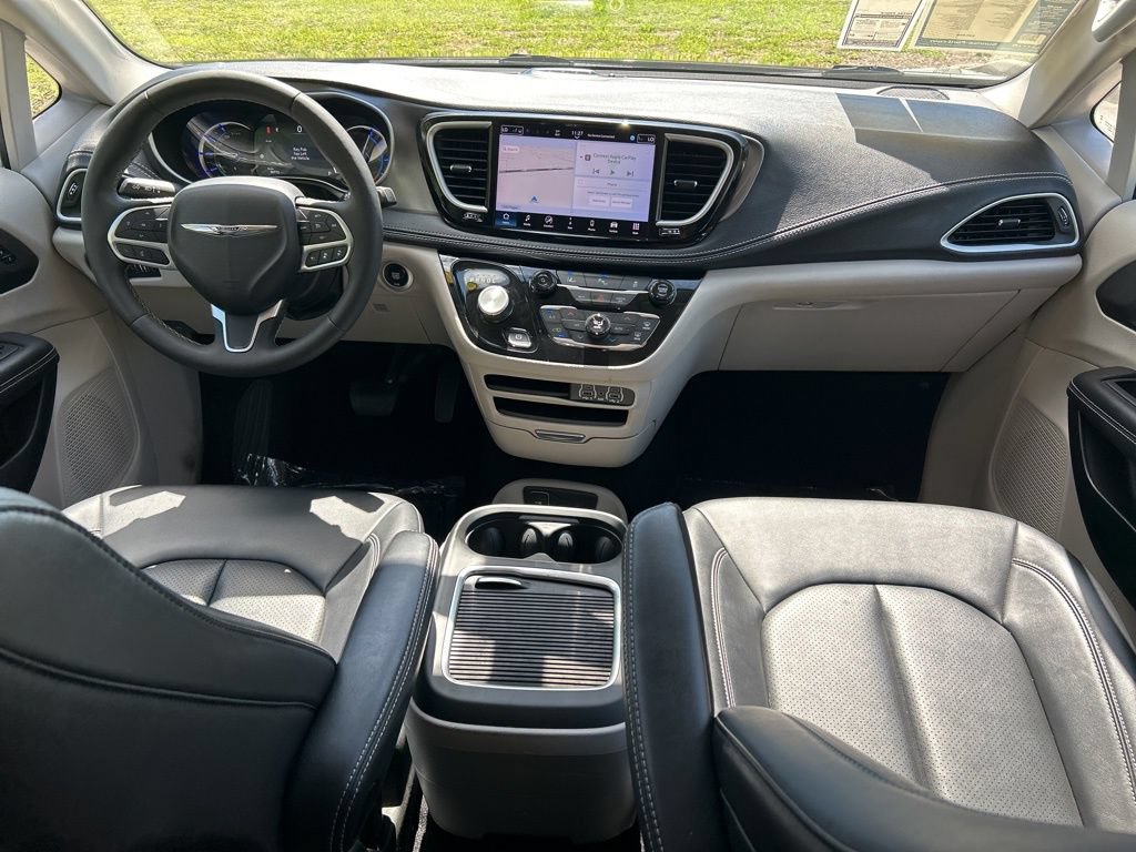 Used 2024 Chrysler Pacifica Limited FWD image 10