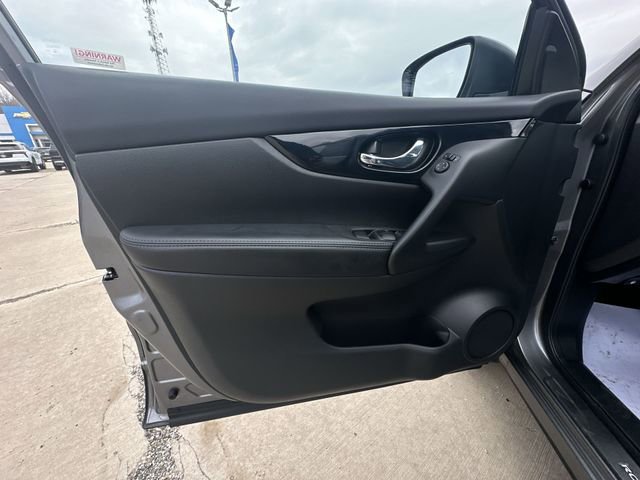 Used 2019 Nissan Rogue Sport SV w/ Technology Package image 24