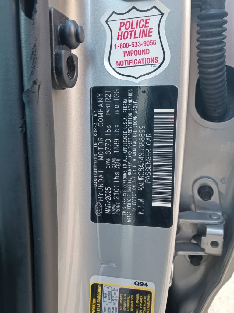 Used 2025 Hyundai Venue SEL FWD image 3