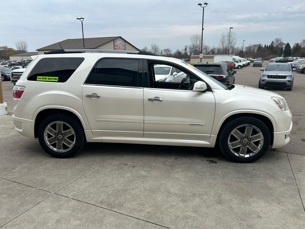 Used 2011 GMC Acadia Denali image 4