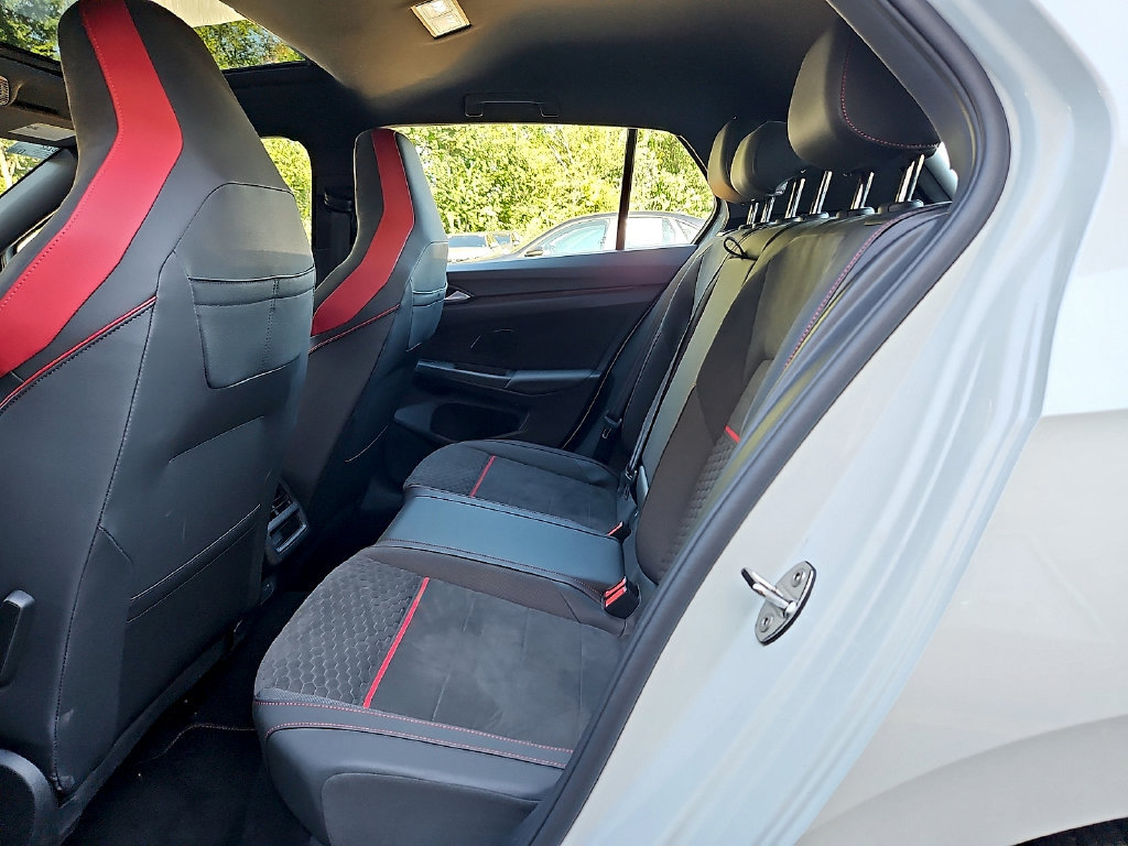 Certified 2025 Volkswagen GTI SE FWD image 13