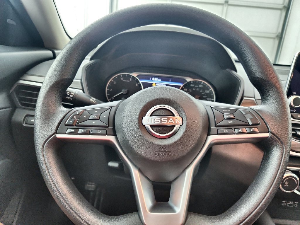Used 2025 Nissan Altima 2.5 SV FWD image 24