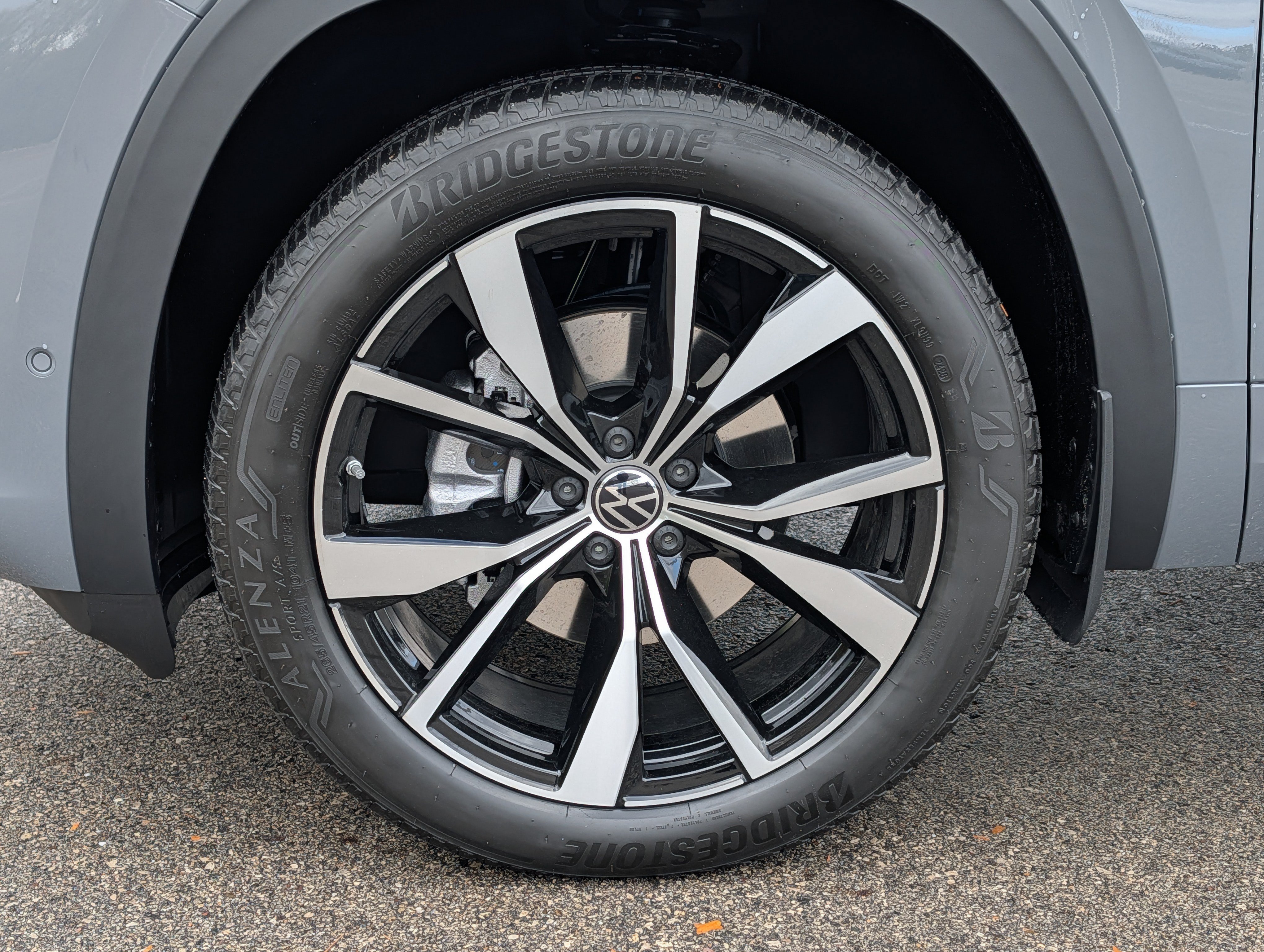 New 2026 Volkswagen Atlas Cross Sport SEL Premium R-Line AWD/4WD image 4