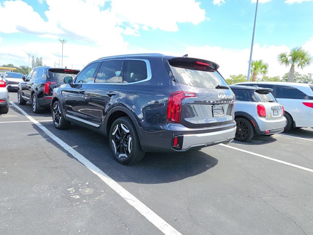Certified 2025 Kia Telluride S FWD image 12