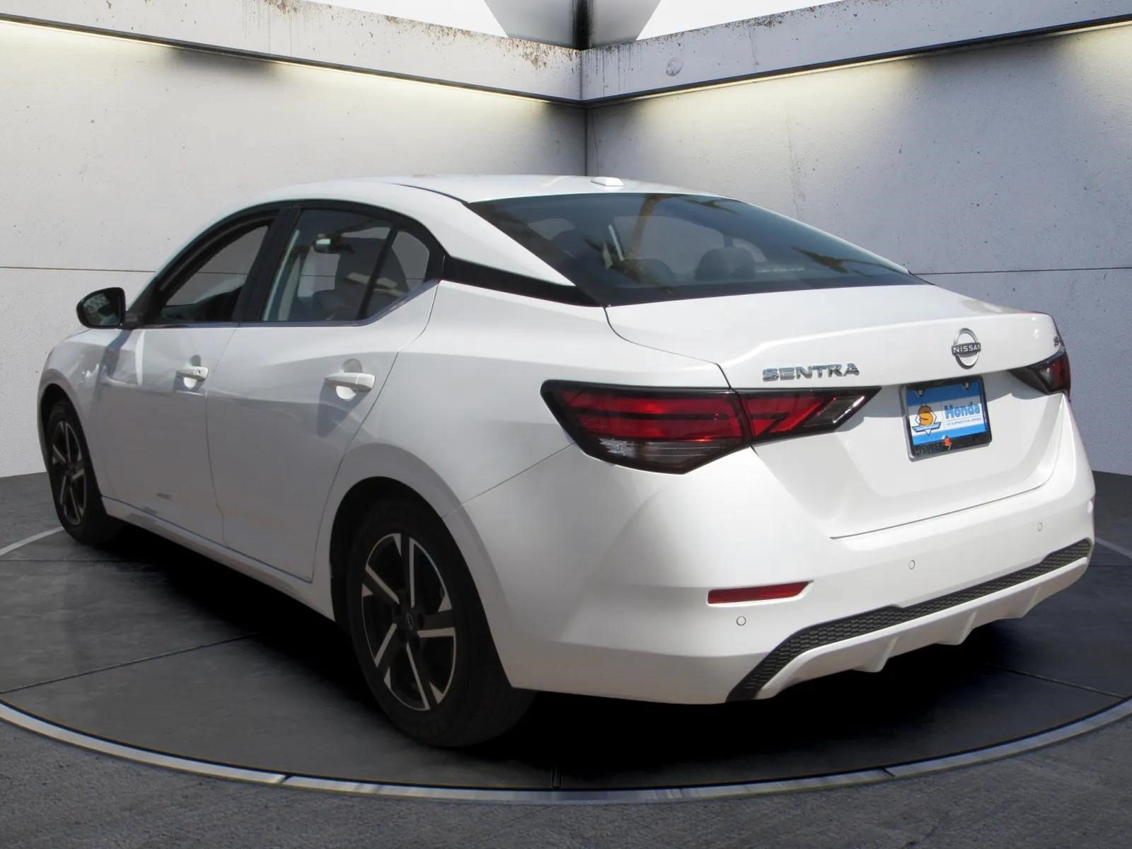 Used 2024 Nissan Sentra SV FWD image 6