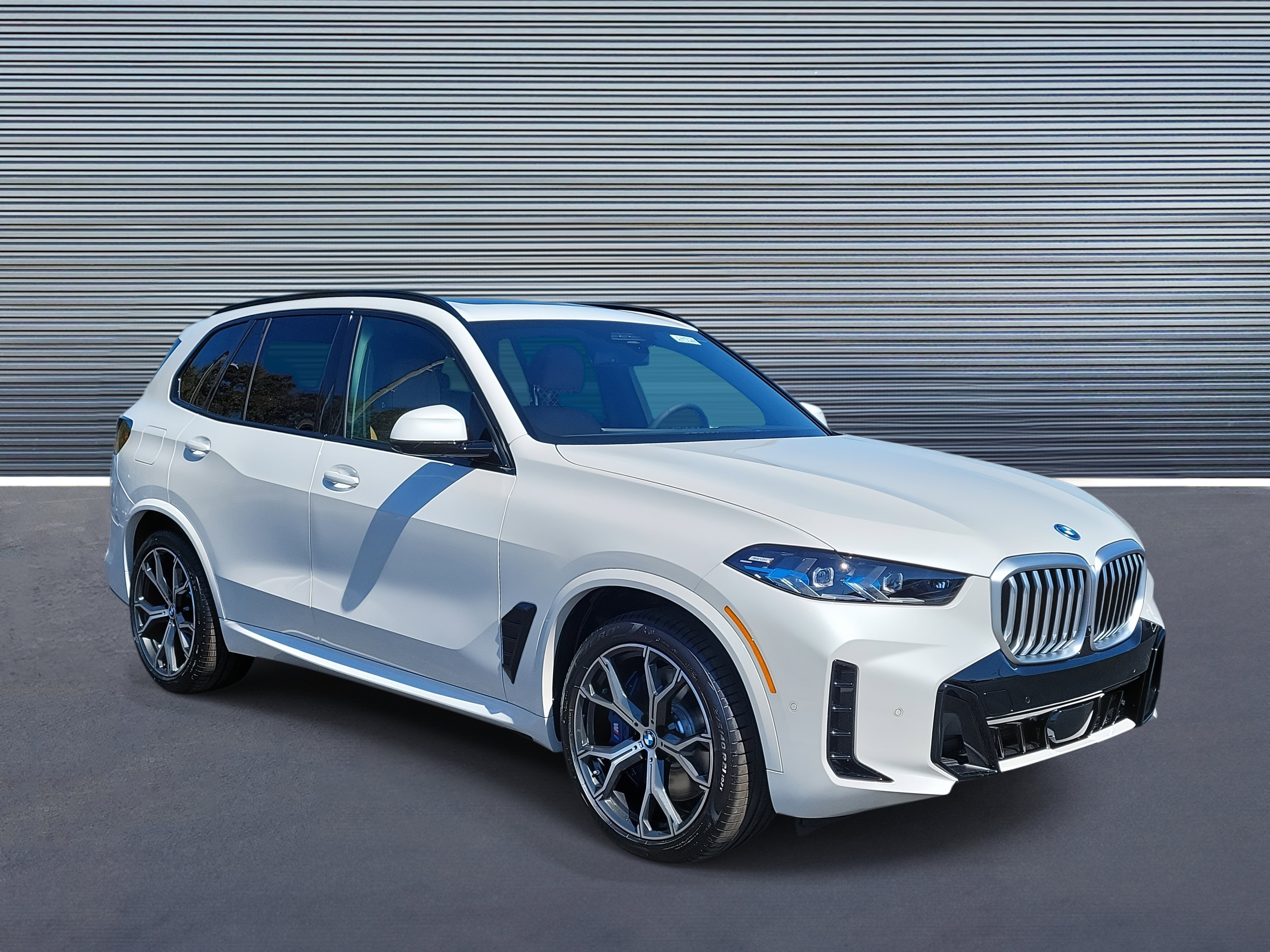 New 2026 BMW X5 xDrive50e w/ M Sport Package image 2